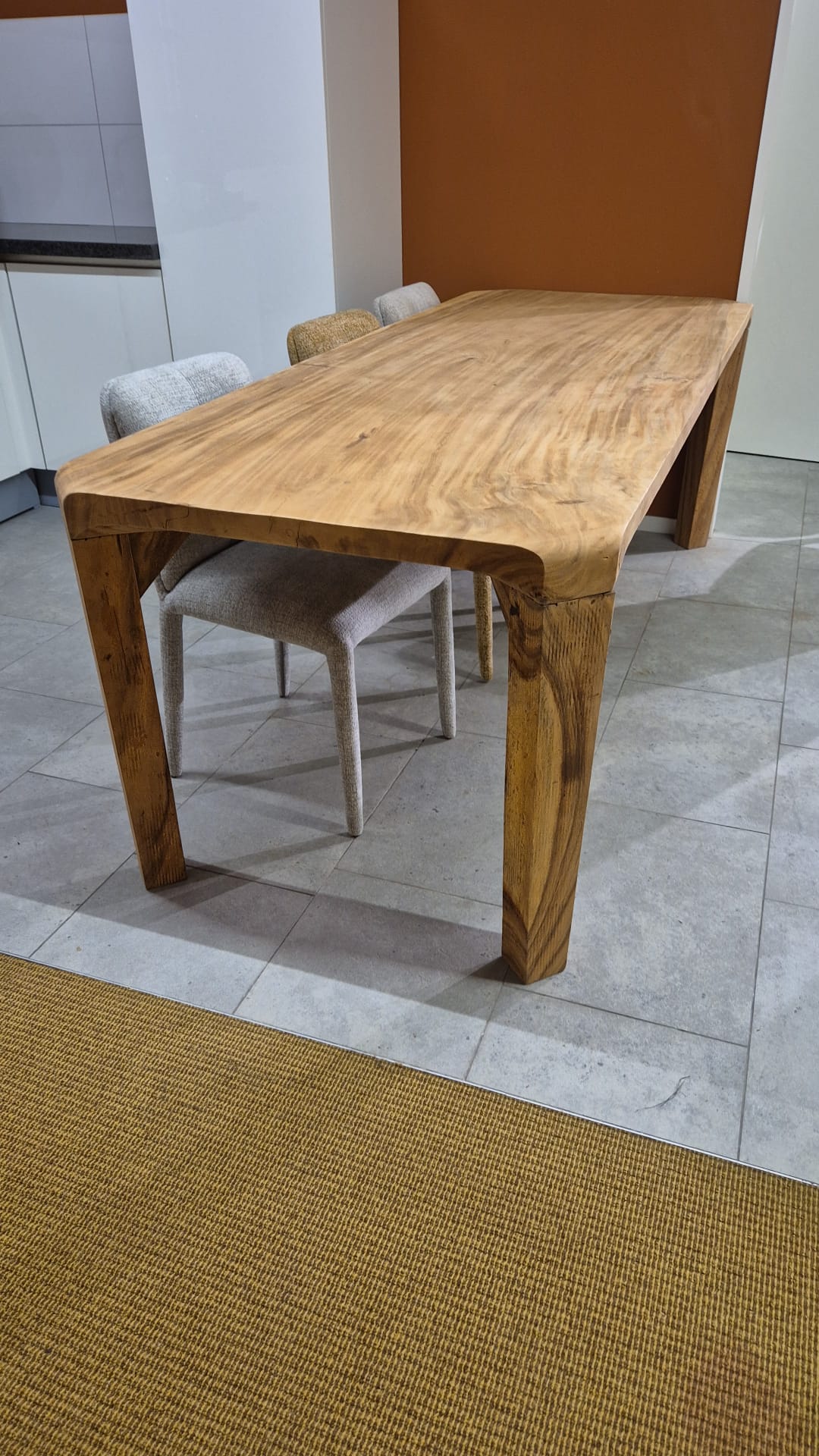Suar Houten Eettafel – 220x90 of 240x100 cm | Naturel & Bruin | Handgemaakt Massief Hout