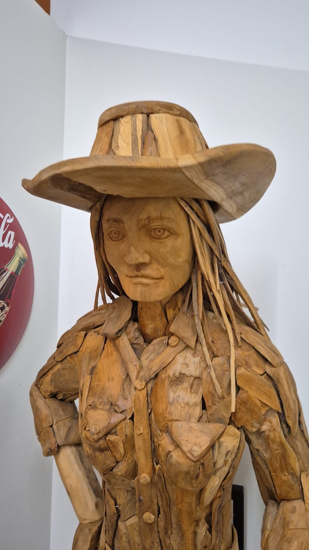 Teakhouten Cowboy Vrouw Beeld – Levensgroot Decorbeeld 220 cm